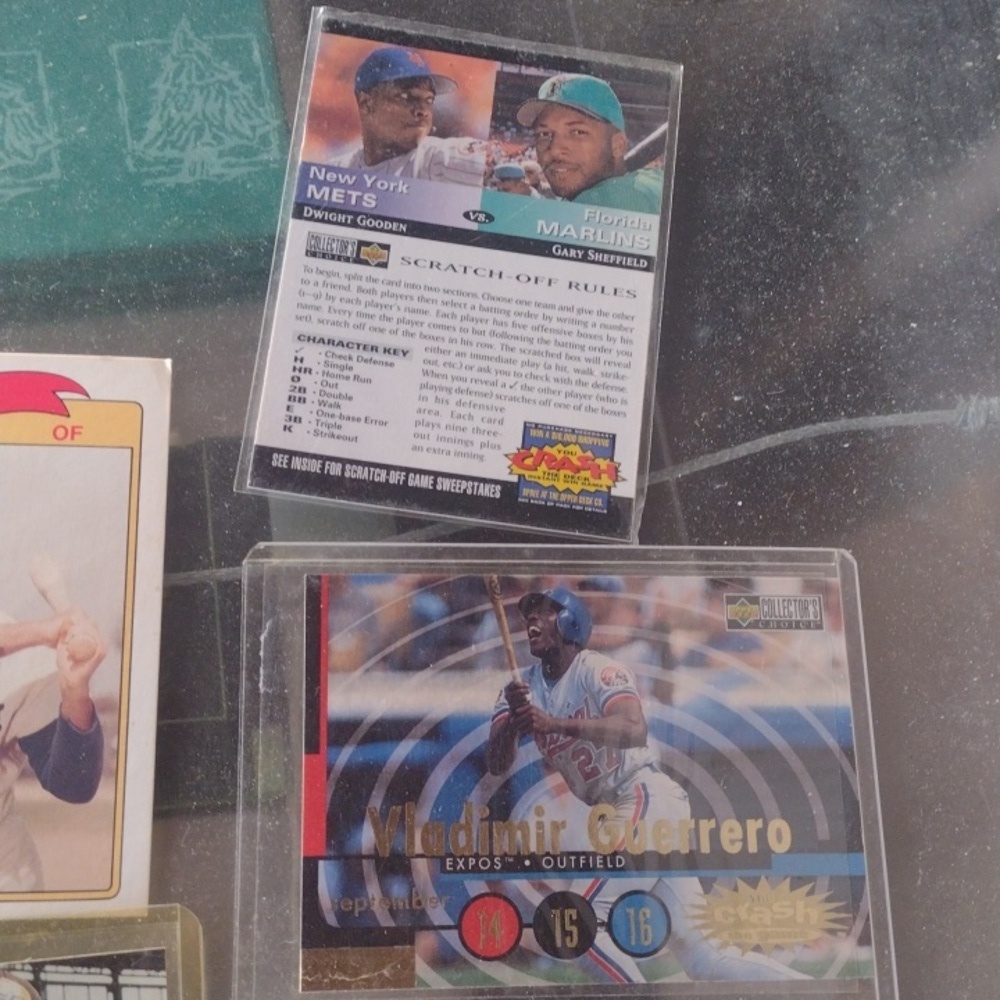 Assorted Baseball Trading Cards Collection - Picture 7 of 7